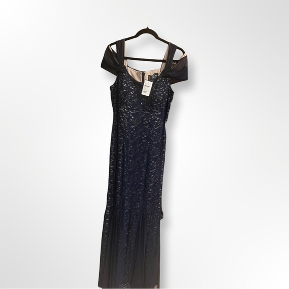 Alex Evenings Navy Blue Lace Cold Shoulder Fit & Flare Evening Gown
Sz 12 new - Picture 4 of 6